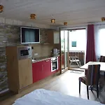 Gaestehaus Guggomos \