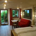 Gaestehaus Guggomos \
